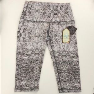 NEW Mika Mia Capri High Waisted Leggings size …